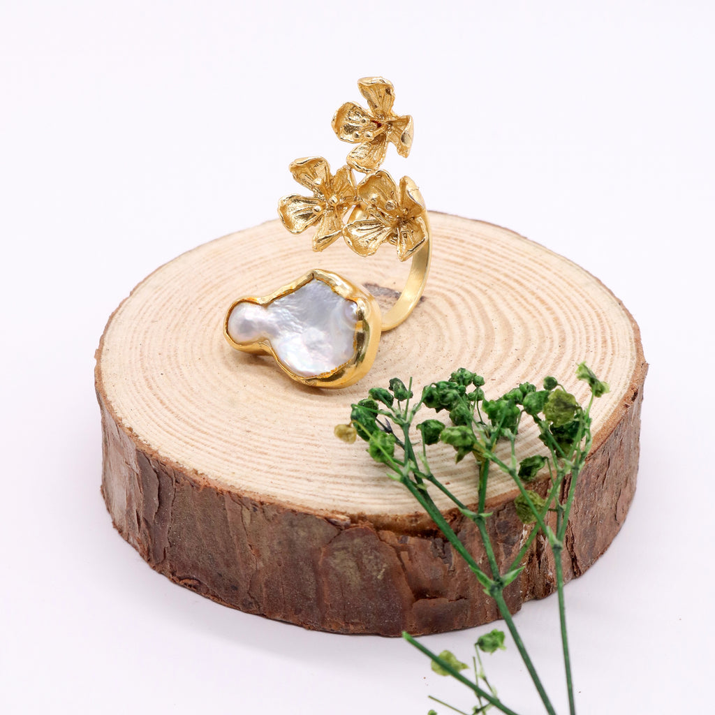 Cutiefy, baroque pearl ring, gold plated
