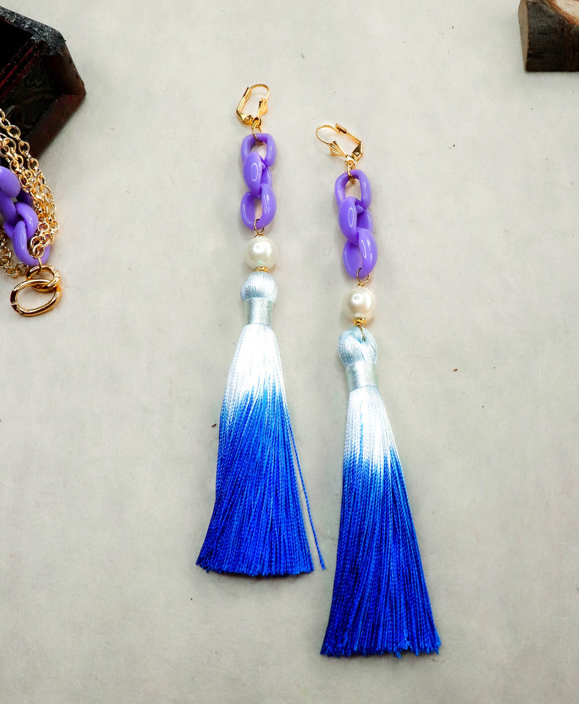 Mix of blue and white Dangling earrings 